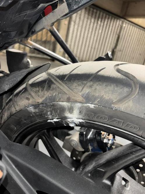 Honda CBR125R - Rijdt perfect - Enkel cosmetische schade, Motoren, Motoren | Honda, Particulier, Ophalen