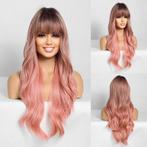 Pruik lang haar in zachtroze kleur met grove slagen, Verzenden, Nieuw, Pruik of Haarverlenging