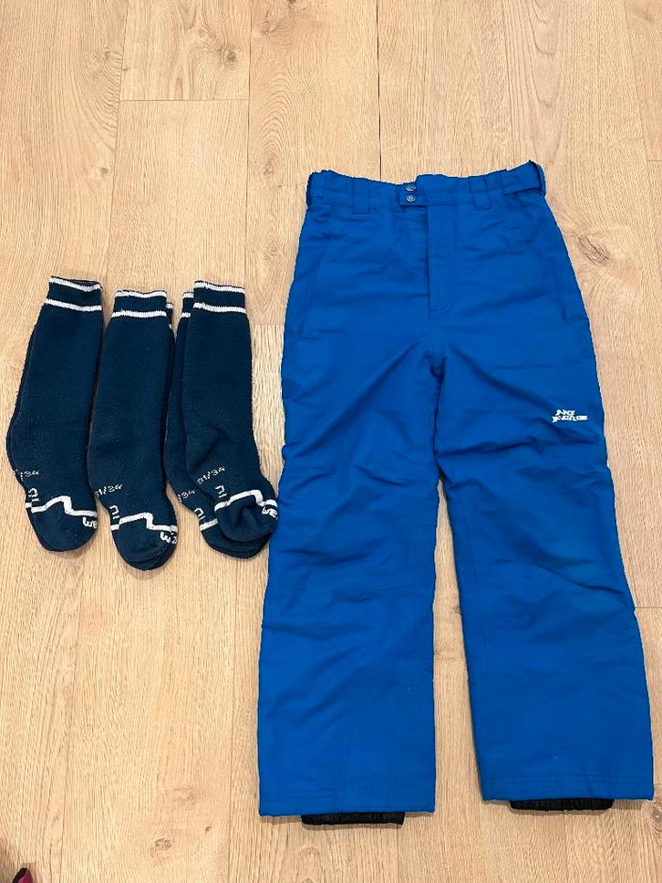 Pentalon de ski NO FEAR 7/8ans + 3 paires de chaussettes, Enfants & Bébés, Vêtements enfant | Taille 122, Utilisé, Garçon ou Fille