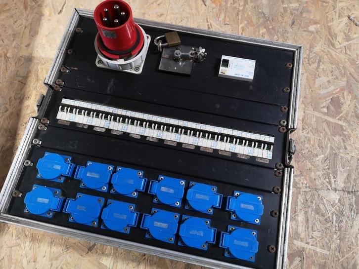 Distribution électrique 3x380V IN : 63A / OUT : 12x Schuko, Doe-het-zelf en Bouw, Elektriciteit en Kabels, Gebruikt, Ophalen of Verzenden