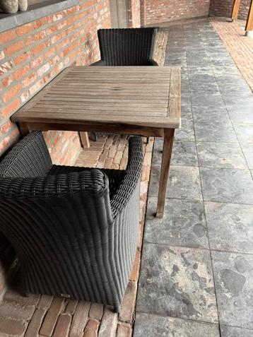 Teakhouten tuintafeltje met 2 zeteltjes inclusief kussen beschikbaar voor biedingen