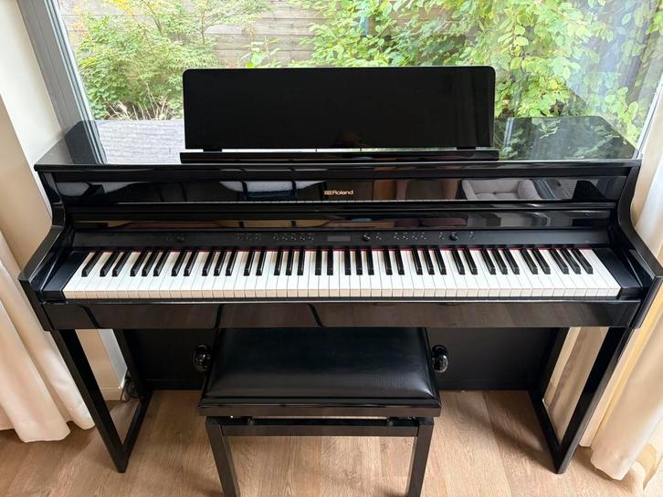 Roland HP-704 digitale piano + kruk, Muziek en Instrumenten, Piano's, Zo goed als nieuw, Piano, Ophalen