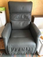 Deux fauteuils relax en cuir gris dont 1 électrique, Maison & Meubles, Enlèvement, Utilisé, Cuir
