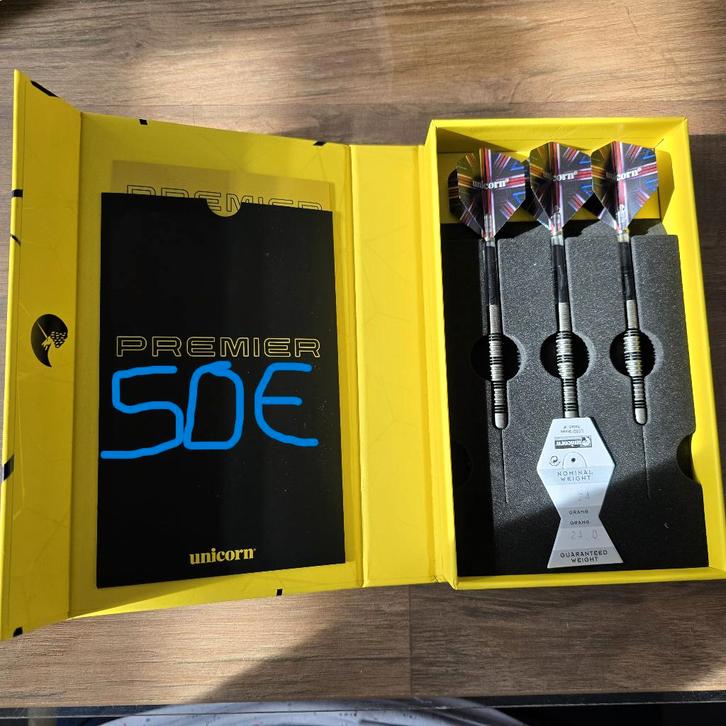 darts, Sport en Fitness, Darts, Zo goed als nieuw, Flights, Ophalen of Verzenden