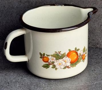 Belle ancienne petite cruche émaillée beschikbaar voor biedingen