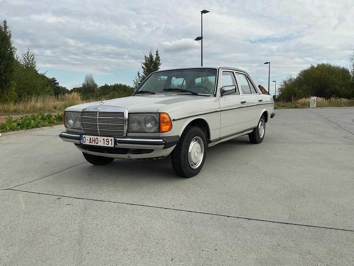 1982 Mercedes Benz W123 2.0L Diesel Oldtimer, Auto's, Oldtimers, Bedrijf, Mercedes-Benz, Overige brandstoffen, Berline, Handgeschakeld