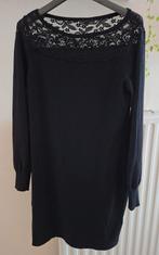 Zwart winterkleed afgewerkt met kant, maat 42, Enlèvement ou Envoi, Taille 42/44 (L), Noir