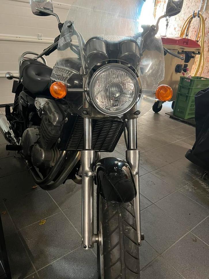Triumph Thunderbird 900, Motos, Motos | Honda, Particulier, Chopper, plus de 35 kW, 3 cylindres, Permis Moto A, Enlèvement ou Envoi