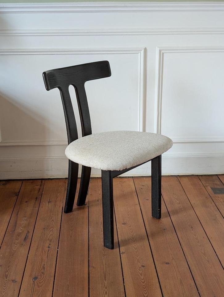 4 „T-vormige” eikenhouten stoelen, Huis en Inrichting, Stoelen, Gebruikt, Vier, Hout, Stof, Zwart, Ophalen of Verzenden