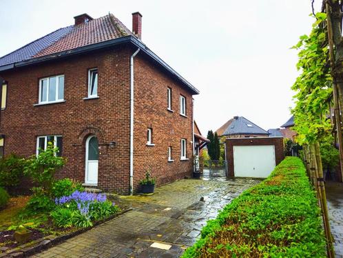 Maison familiale de 3 chambres à rénover avec jardin., Immo, Maisons à vendre, Maasmechelen, 200 à 500 m², Maison de coin, F