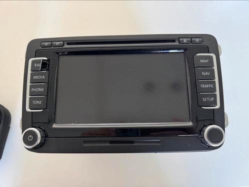 Officiële Autoradio/head unit 2 DIN uit VW Passat 2010, Autos : Divers, Autoradios, Enlèvement