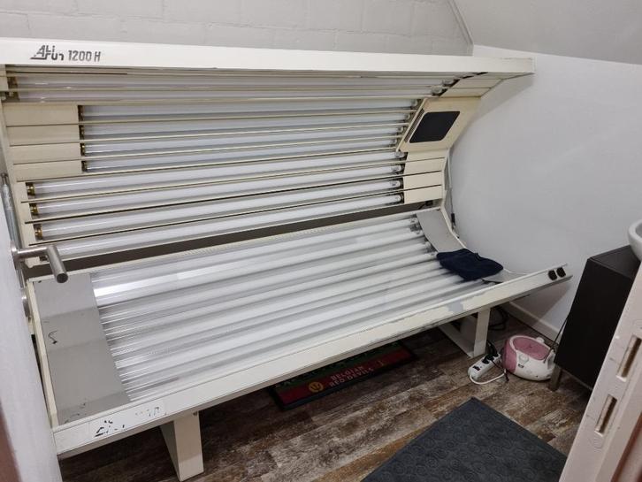 Zonnebak ALISUN 1200H, Elektronische apparatuur, Zonnebanken en Gezichtsbruiners, Refurbished, Zonnebank dubbelzijdig, 15 lampen of meer
