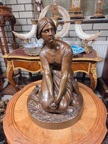 Leuk antiek bronzen beeld  beschikbaar voor biedingen