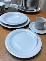 82 deling servies, Huis en Inrichting, Ophalen, Bord(en)