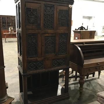 Armoire anglaise ancienne à sculptures gothiques — XIXe sièc, Enlèvement ou Envoi