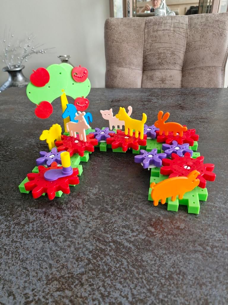 Jeu de forme qui tourne avec animaux, manque des pieces, Enlèvement ou Envoi