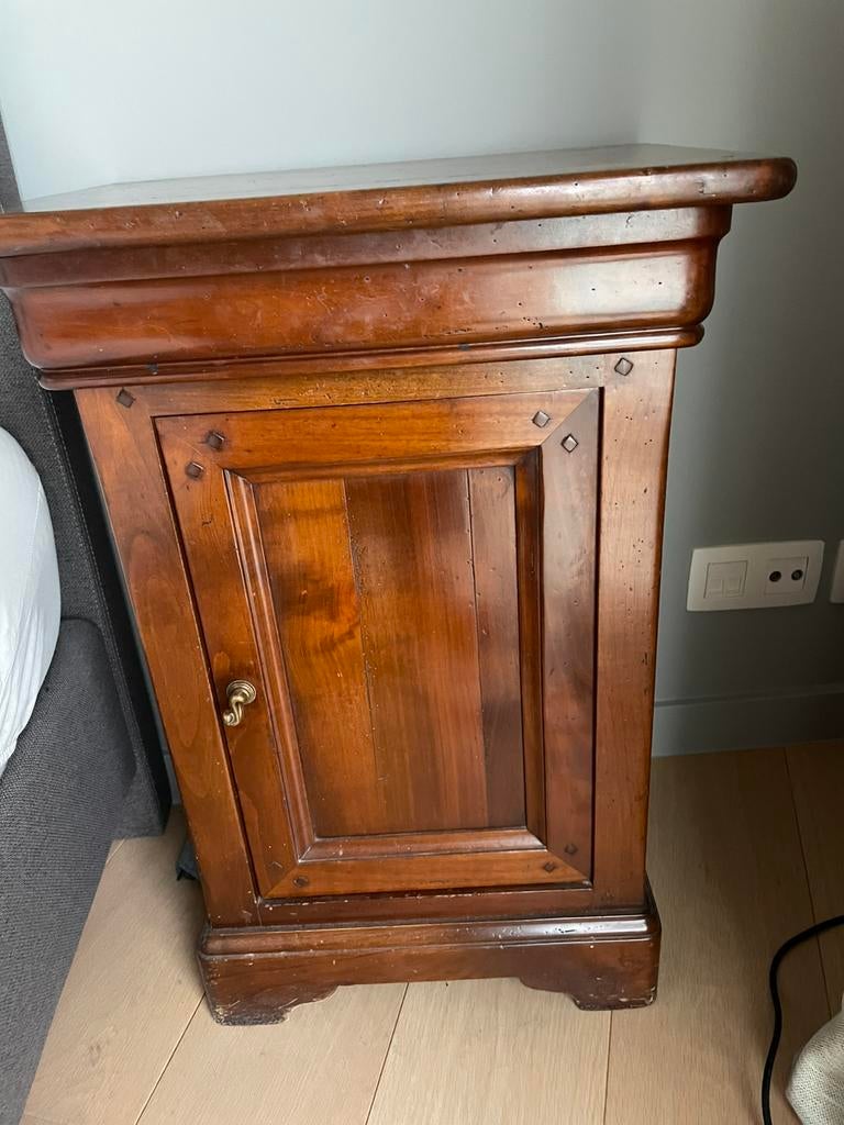 2 identieke nachtkastjes in kerselaar, Ophalen, Zo goed als nieuw, 45 tot 65 cm, 70 cm of meer