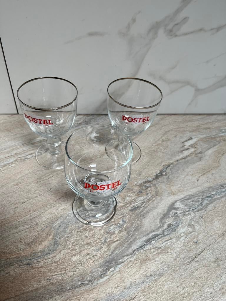 Glazen postel, Ophalen, Zo goed als nieuw