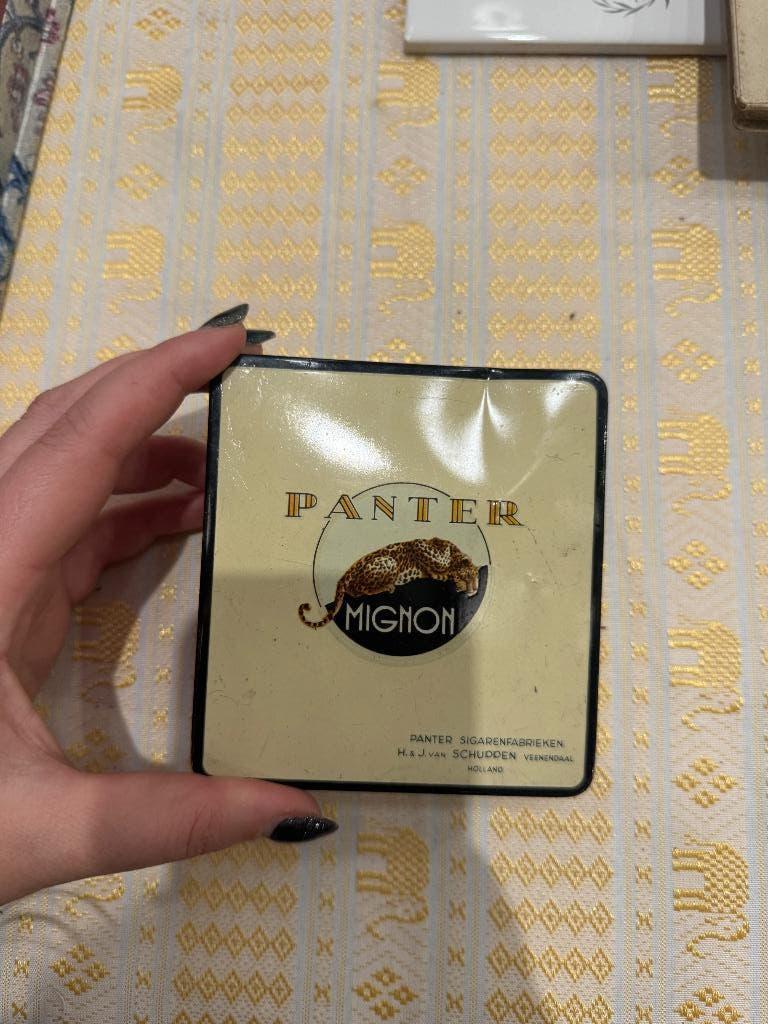 Antieken sigaren doosje, Ophalen