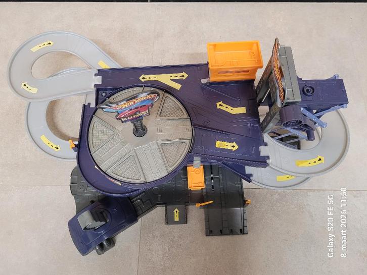 Hot Wheels garage met lift, Kinderen en Baby's, Speelgoed | Racebanen, Gebruikt, Racebaan, Handmatig, Hot Wheels, Ophalen