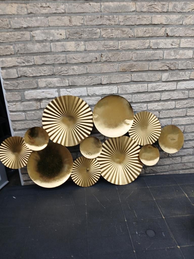 Wanddecoratie in de vorm van gouden planeten, Ophalen