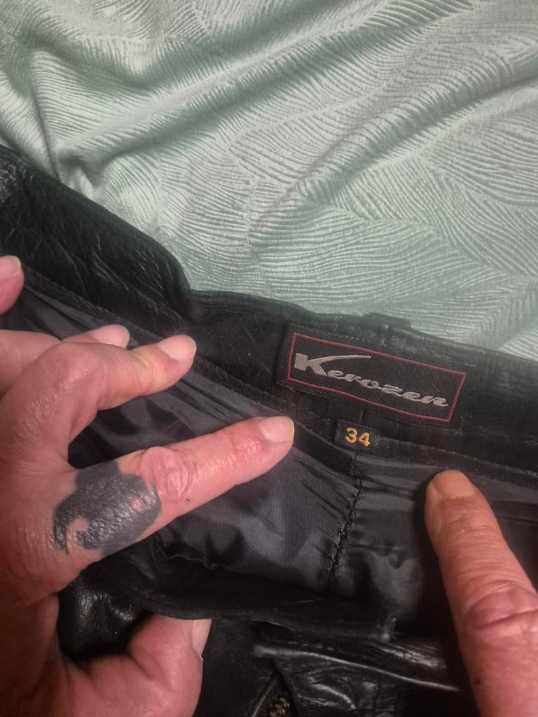 Leren motobroek, Motoren, Ophalen