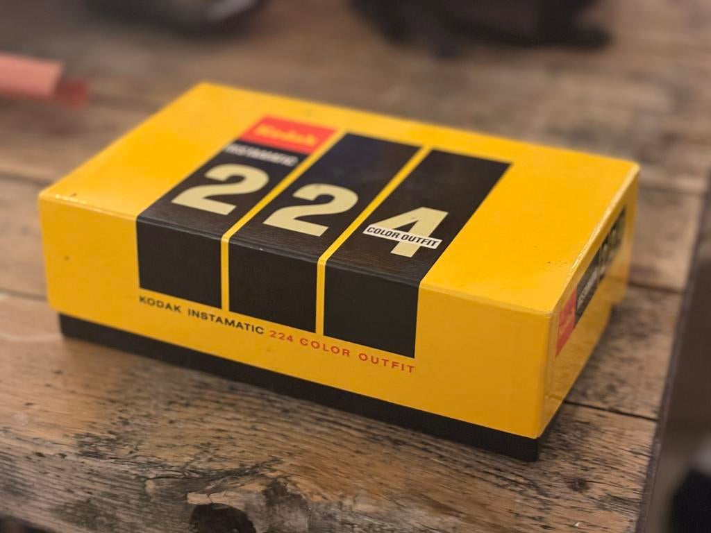 Kodac Instamatic 224 dans sa boite, Collections, Enlèvement ou Envoi, 1960 à 1980, Appareils photo