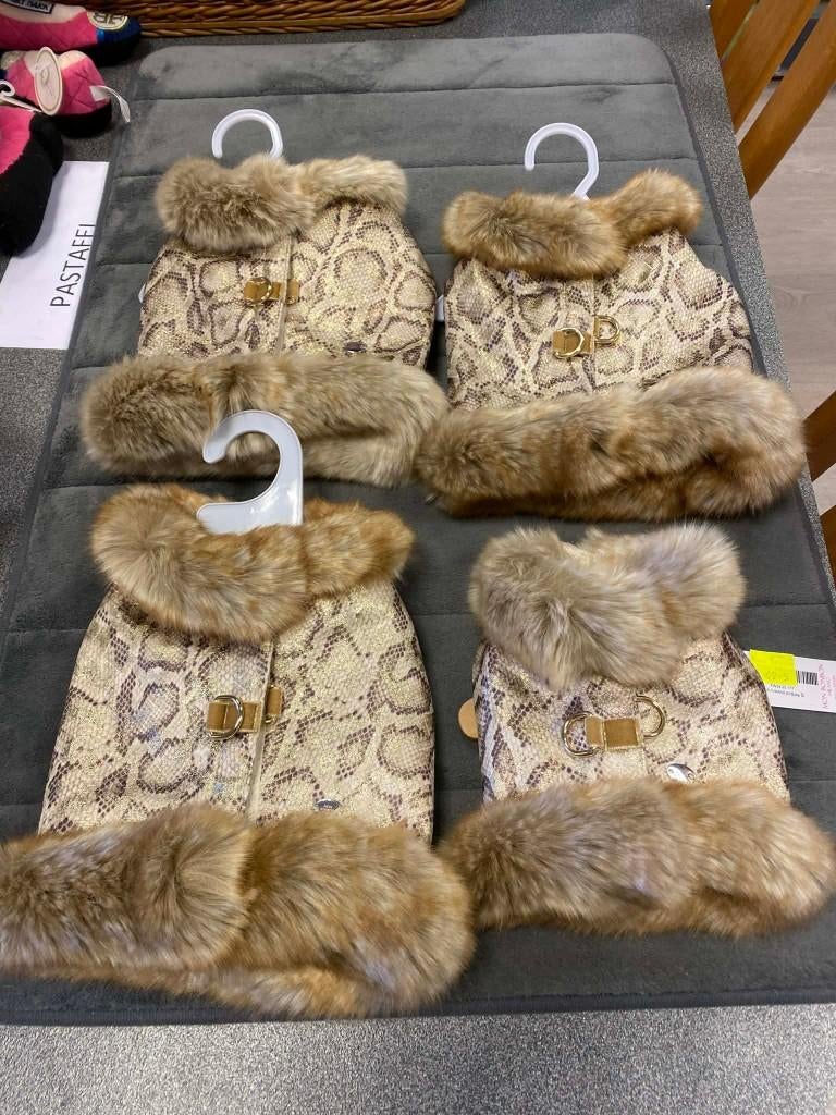 Luxe harnasjes van Mon Bonbon aan outletprijs., Ophalen of Verzenden, Nieuw, Hondenbodywarmer