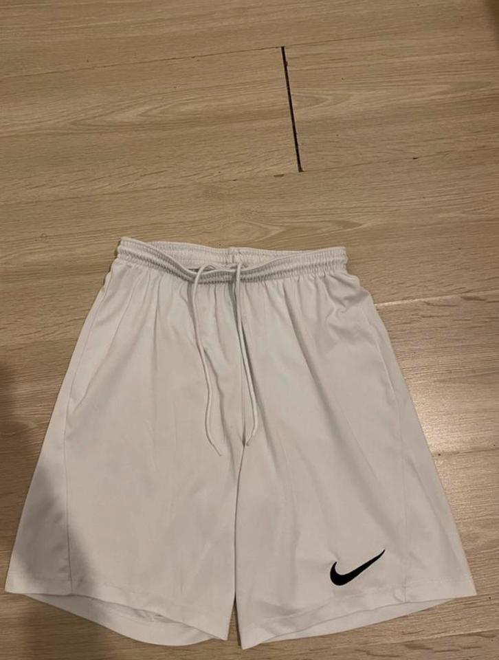 Witte korte broek van Nike, Kleding | Heren, Sportkleding, Gedragen, Voetbal, Maat 46 (S) of kleiner, Wit, Ophalen of Verzenden