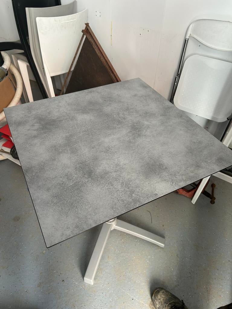 Table de terasse, Enlèvement, Utilisé