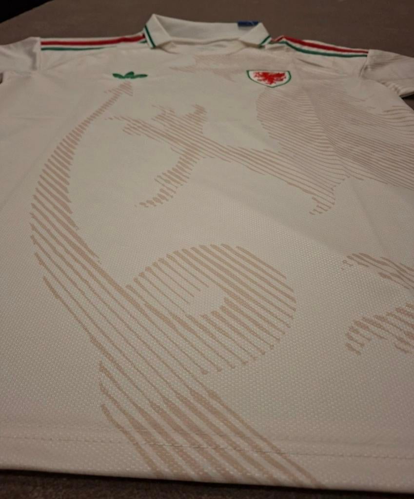 Wales L/XL/XXL, Sports & Fitness, Football, Envoi