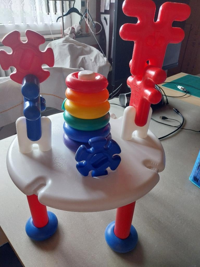 Table d’éveil et de construction avec différents sujets, Enfants & Bébés, Jouets | Blocs de construction, Comme neuf, Autres marques