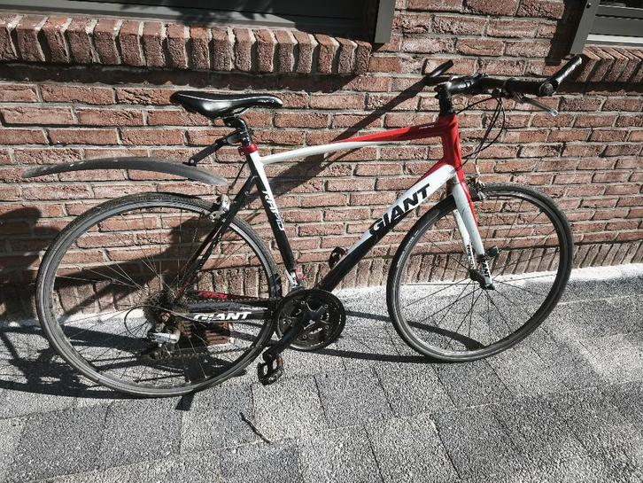 Giant tourfiets, Fietsen en Brommers, Fietsen | Racefietsen, Gebruikt, Heren, Giant, Meer dan 20 versnellingen, 28 inch, Aluminium