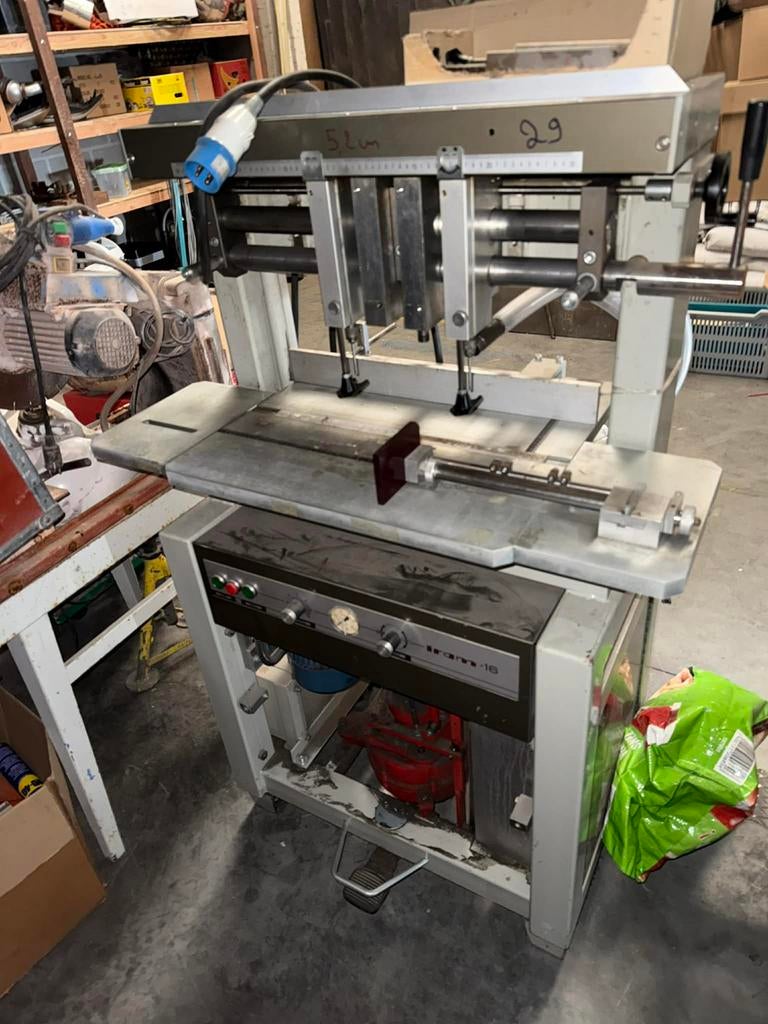 VERSCHILLENDE machines om bod te doen, het moet weg