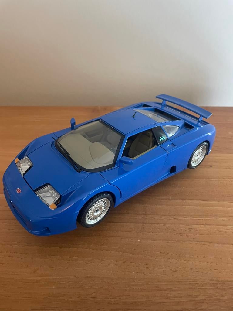 Bugatti schaalmodel op voet, Hobby en Vrije tijd, Ophalen, Gebruikt