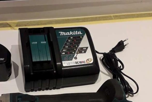 MAKITA OPLADER DC18RC NOOIT GEBRUIKT PRIJS 42 EU, Ophalen, Nieuw
