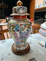 Chinese porseleinen vaas in famille rose stijl, Enlèvement