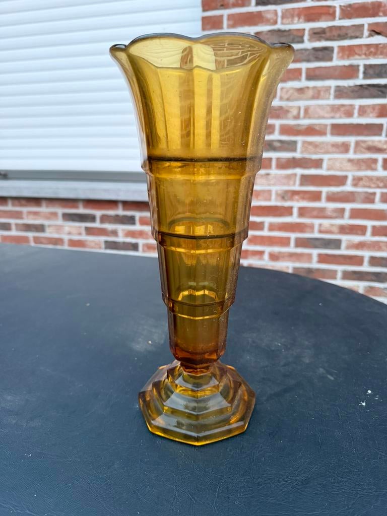 Vaas amber glas 8-hoekig Boheems Belgisch Art Deco jaren 30, Antiek en Kunst, Ophalen