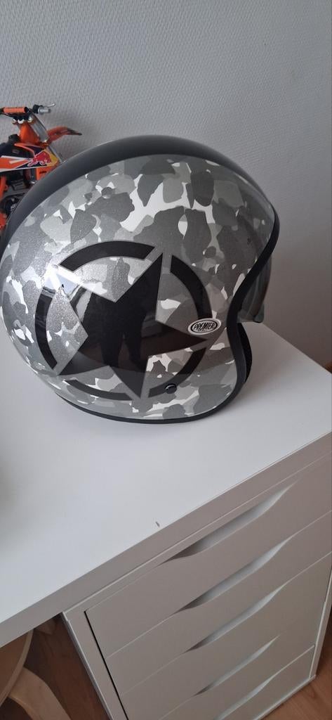 Helm premier maat L, Enlèvement ou Envoi