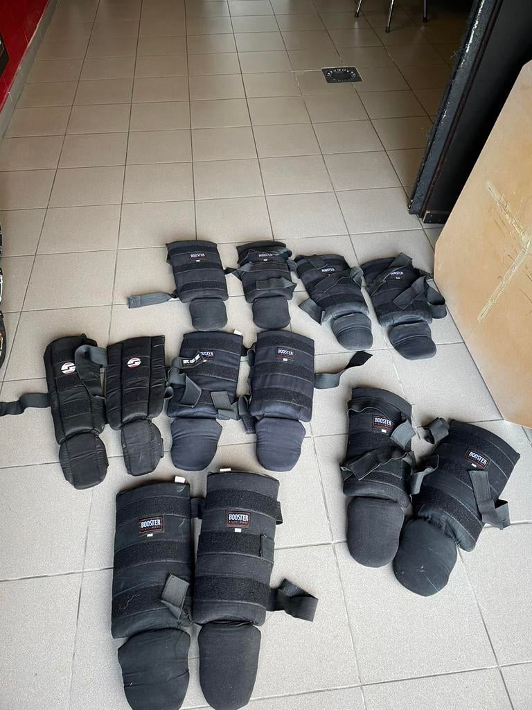 scheenbeschermers soft Booster + helm, Sports & Fitness, Boxe, Enlèvement, Comme neuf