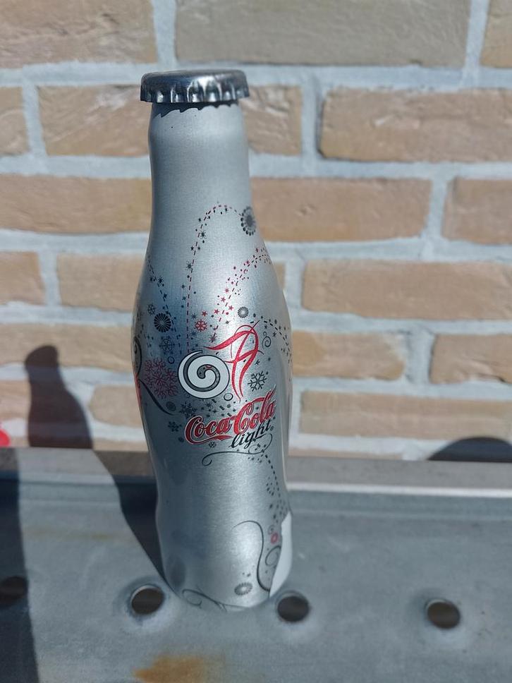 Drie ongeopende Coca-Cola flessen metaal, Huis en Inrichting, Woonaccessoires | Vazen, Nieuw, Ophalen