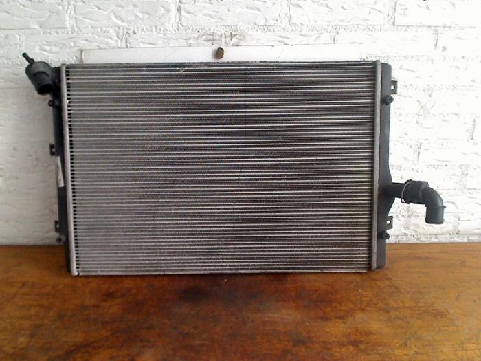 Radiateur van een Volkswagen Passat, Auto-onderdelen, Airco en Verwarming, Volkswagen, Gebruikt, 3 maanden garantie, Ophalen of Verzenden