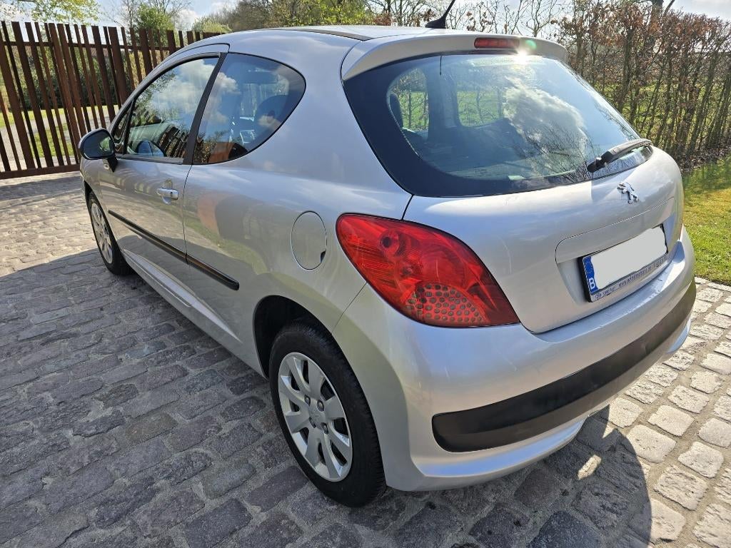 Peugeot 207 1.4i / 216.034 km / benzine, Voorwielaandrijving, 1360 cc, Zwart, 4 cilinders