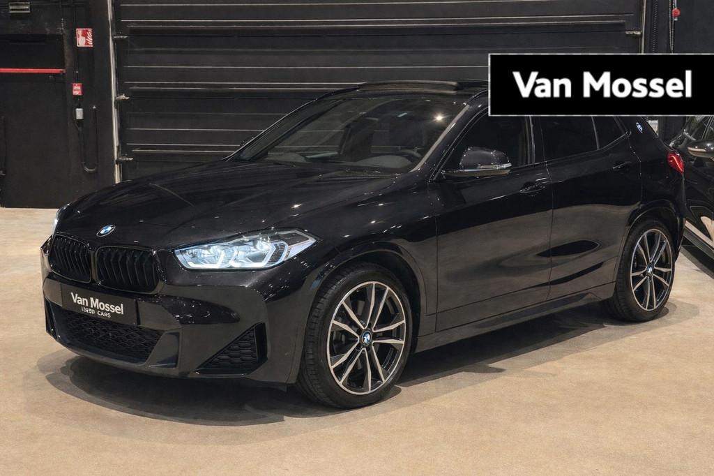 BMW X2 sDrive18iA 100kW DCT NAVI | CAMERA | SUNROOF, Auto's, BMW, Gebruikt, Zwart, Bedrijf, 5 zetels