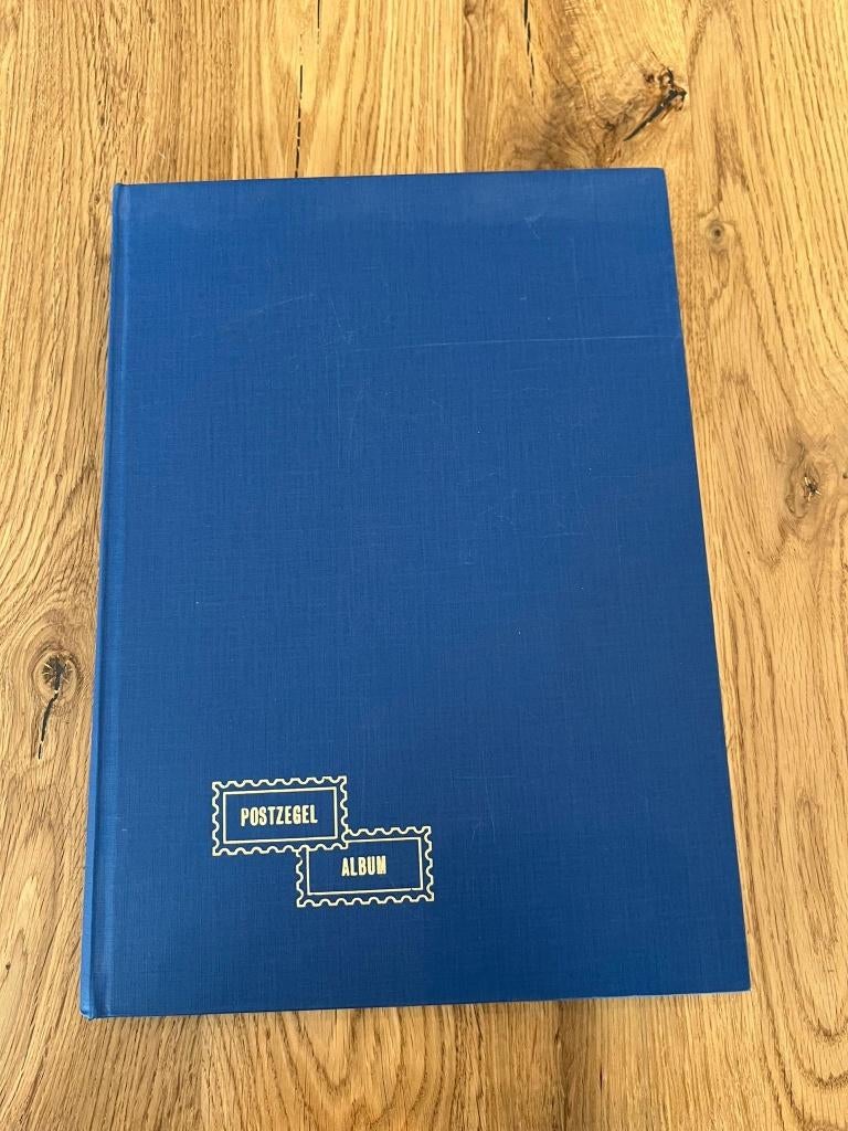 Postzegelalbum Ierland en san Marino, Postzegels en Munten, Ophalen of Verzenden