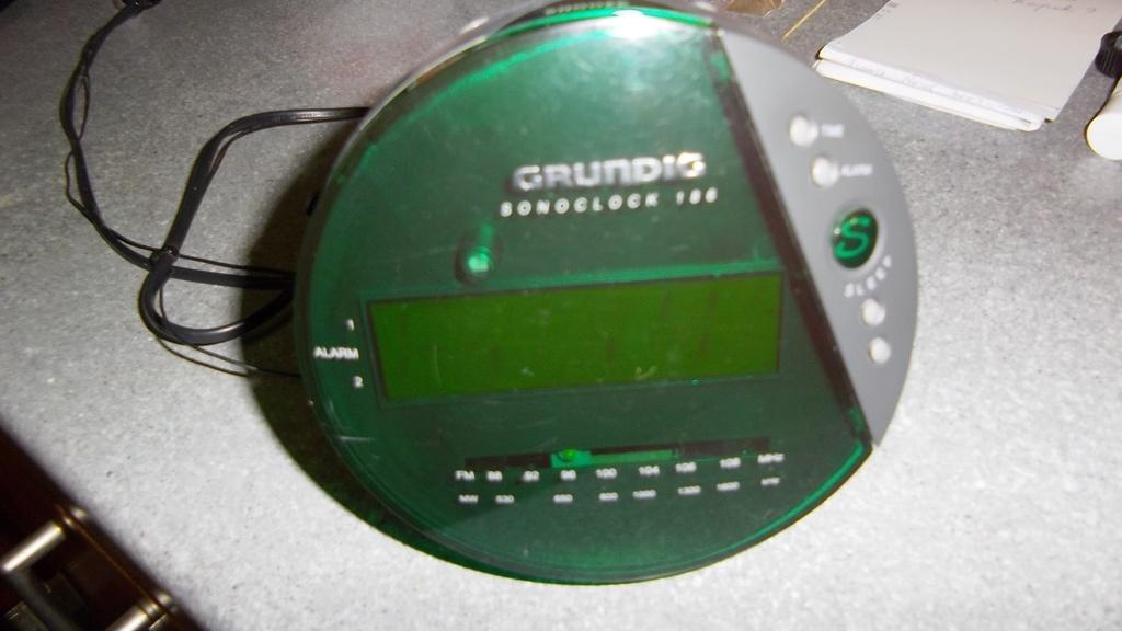 Radio + Wekker Gründig Sonoclock, Ophalen of Verzenden, Radio