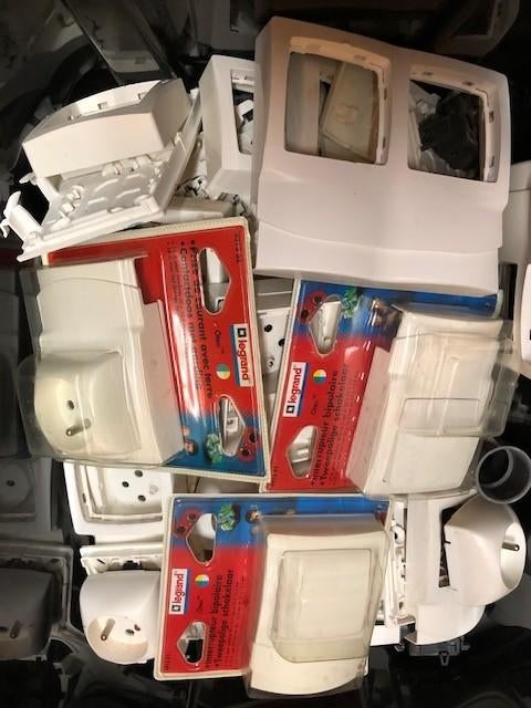 prises et interrupteurs goulottes, Bricolage & Construction, Électricité & Câbles, Enlèvement ou Envoi, Comme neuf, Autres types