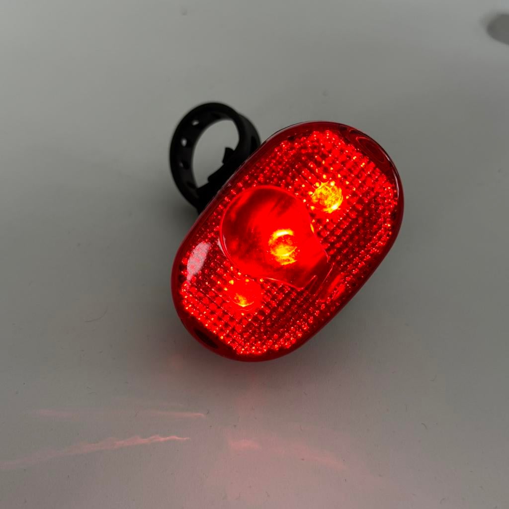 Lampe de vélo compacte alimentée par piles AAA, Vélos & Vélomoteurs, Accessoires vélo | Éclairage de vélo, Enlèvement, Comme neuf