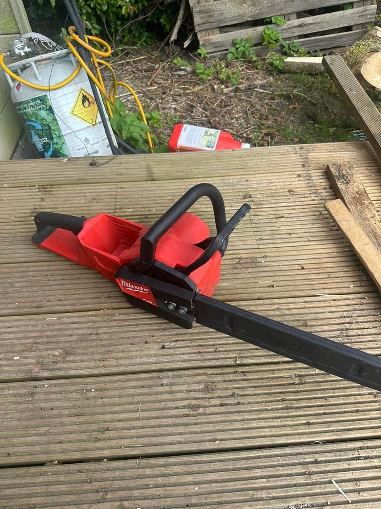 Tronçonneuse milwaukee, Enlèvement, Comme neuf