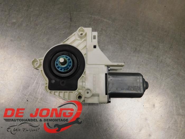 Moteur de vitre portière d'un Volkswagen Touareg, Autos : Pièces & Accessoires, Carrosserie & Tôlerie, Volkswagen, Utilisé, 3 mois de garantie